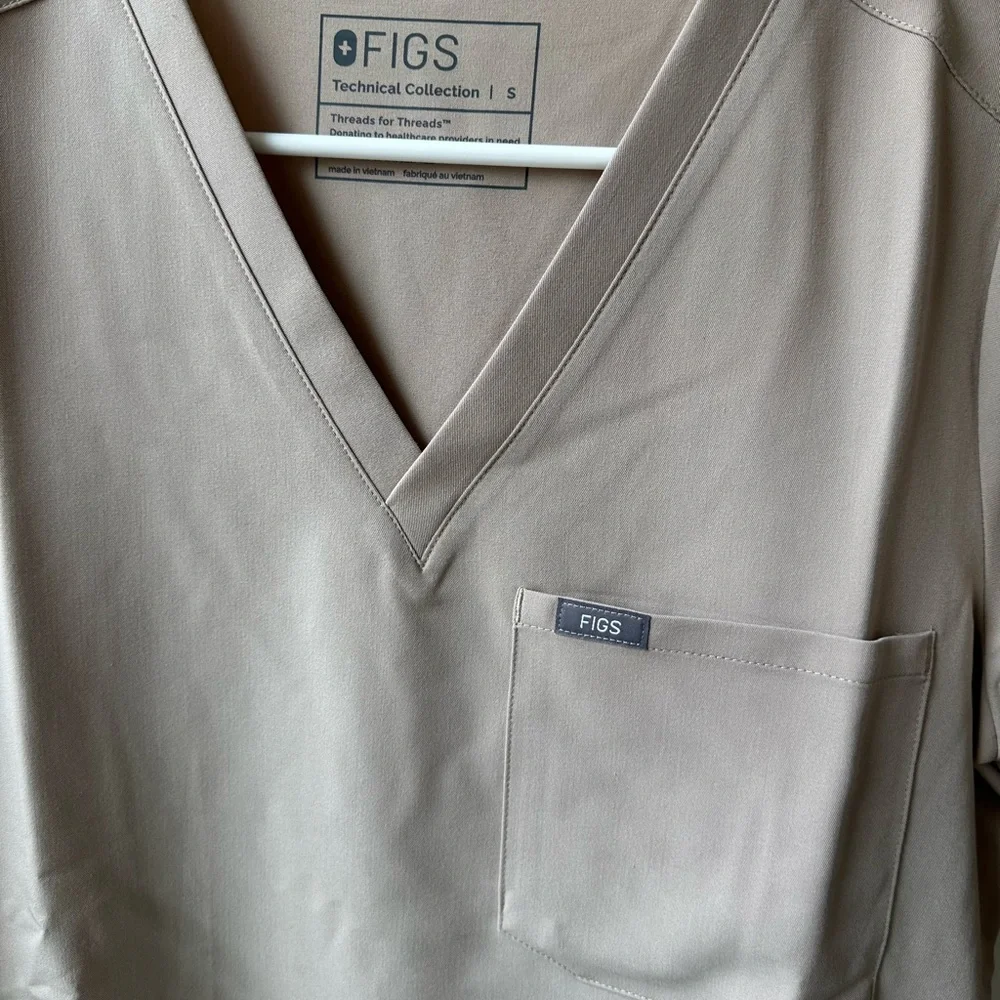 Catarina One Pocket Scrub Top in Boulder - Picture 2 of 7